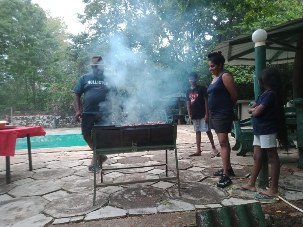 The Lake Breeze Home stay Habarana Buitenkant foto