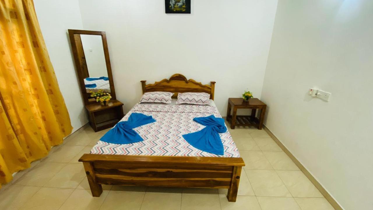 The Lake Breeze Home stay Habarana Buitenkant foto