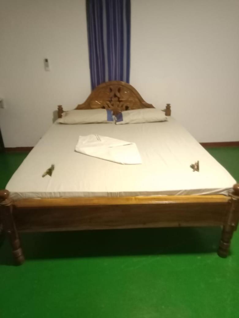 The Lake Breeze Home stay Habarana Buitenkant foto