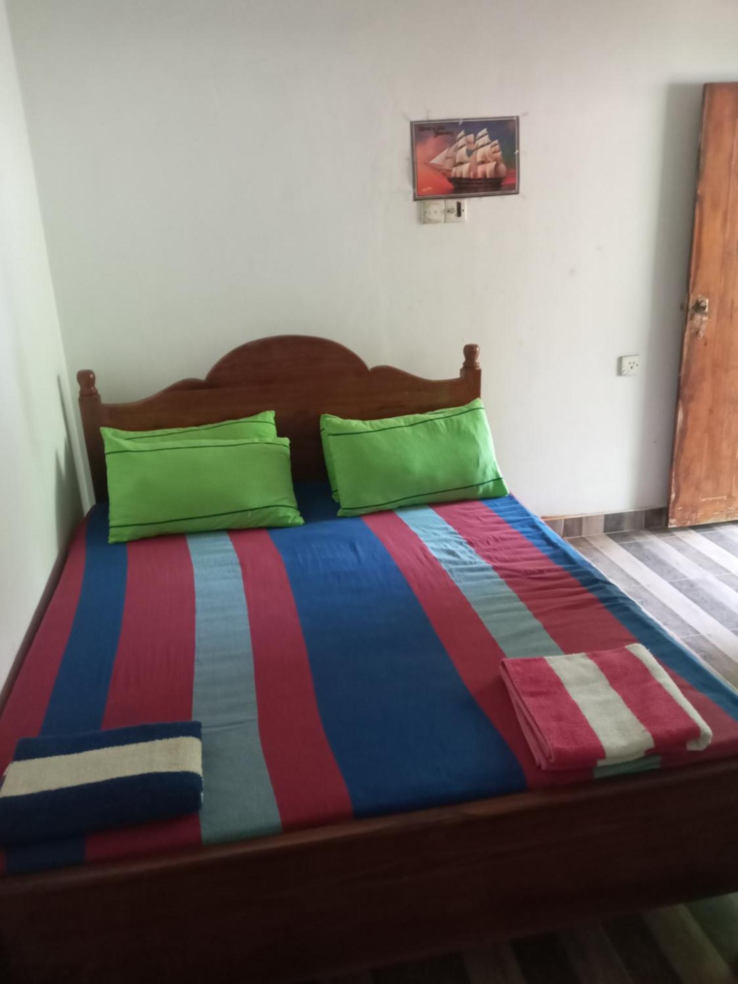 The Lake Breeze Home stay Habarana Buitenkant foto