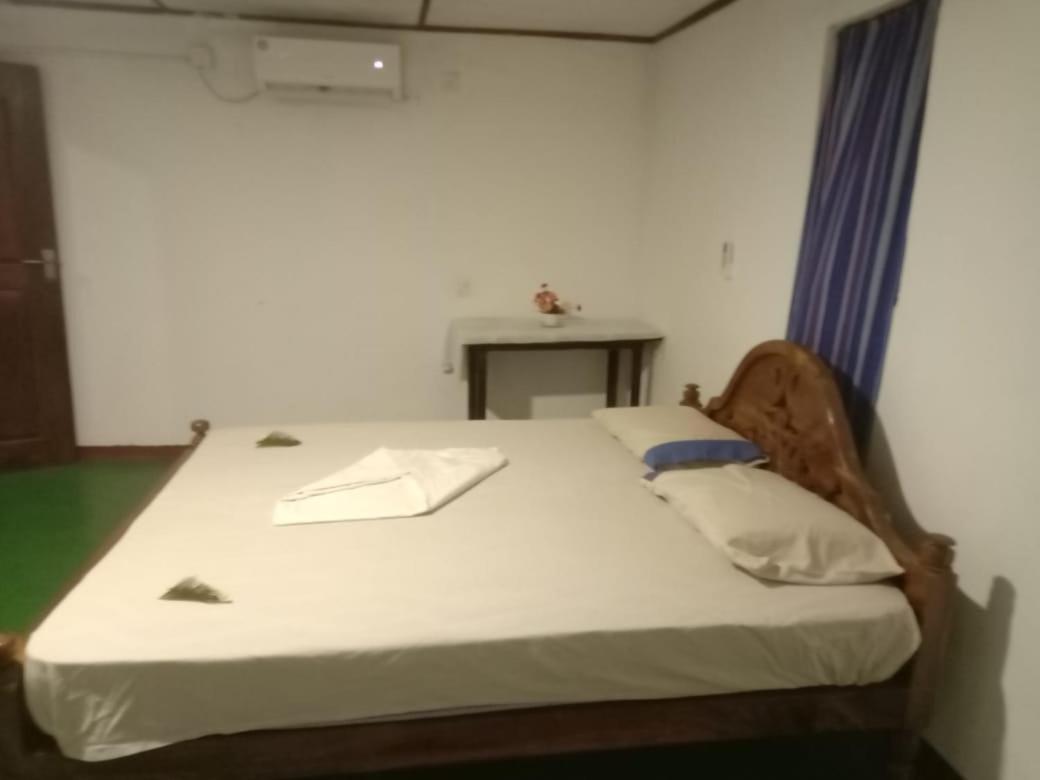 The Lake Breeze Home stay Habarana Buitenkant foto