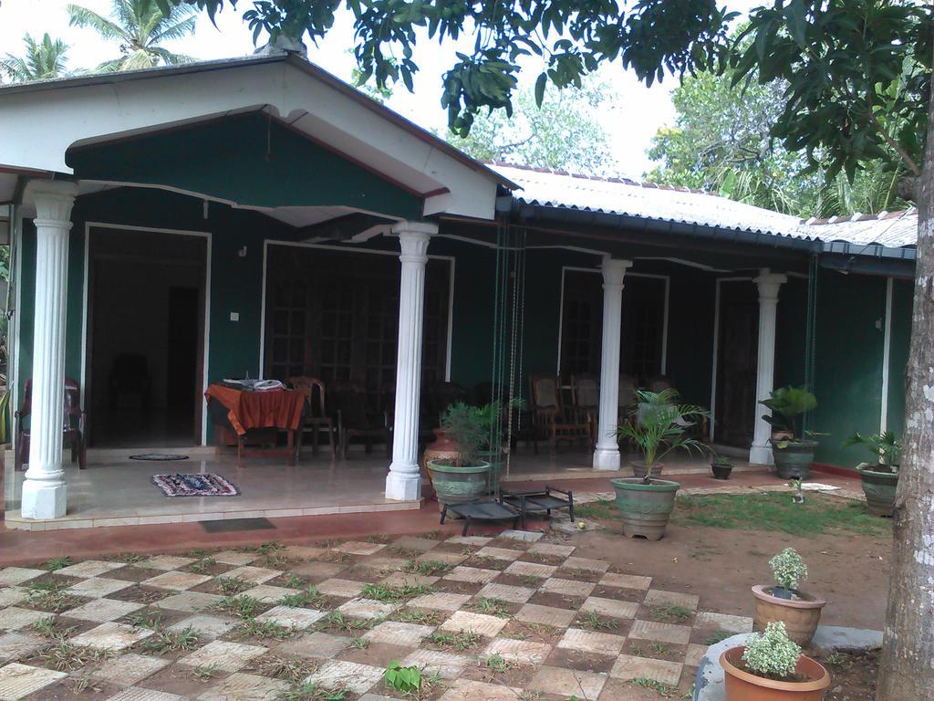 The Lake Breeze Home stay Habarana Buitenkant foto