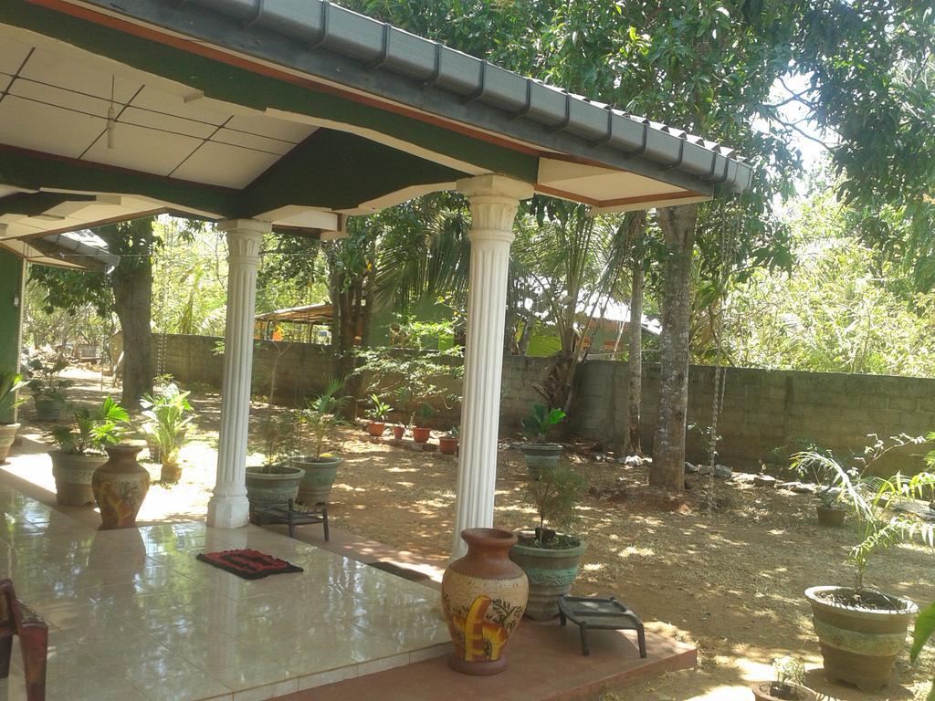The Lake Breeze Home stay Habarana Buitenkant foto