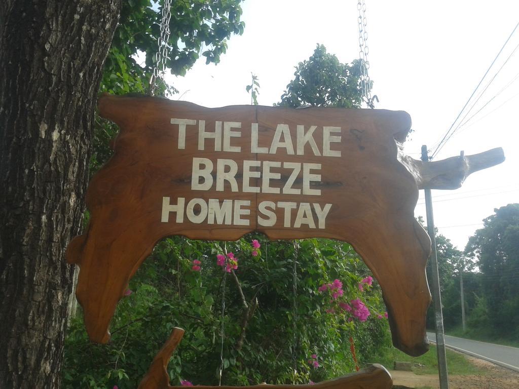 The Lake Breeze Home stay Habarana Buitenkant foto