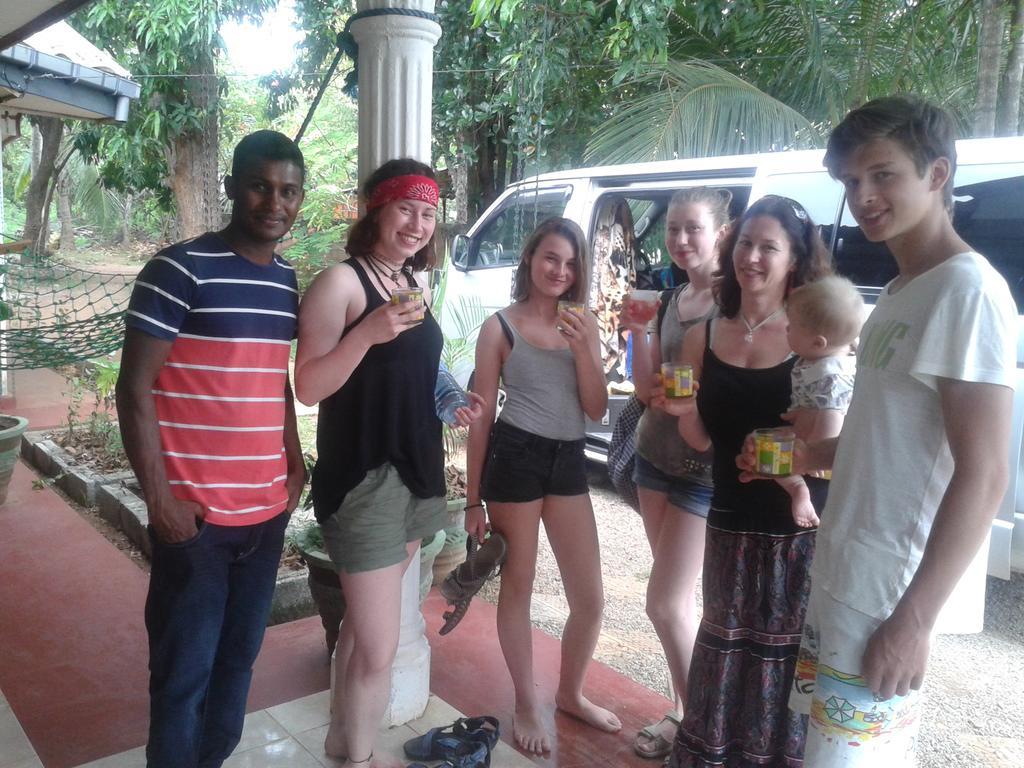 The Lake Breeze Home stay Habarana Buitenkant foto