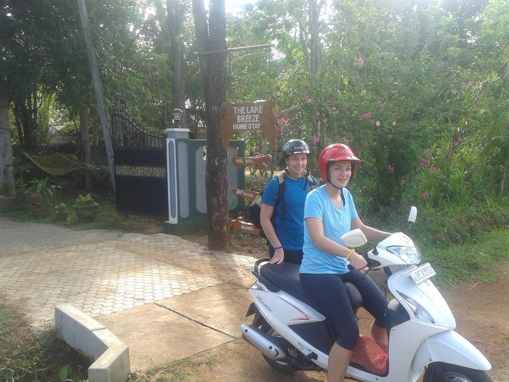 The Lake Breeze Home stay Habarana Buitenkant foto