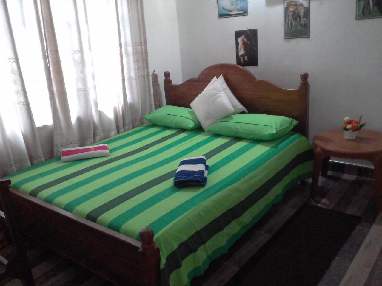 The Lake Breeze Home stay Habarana Buitenkant foto