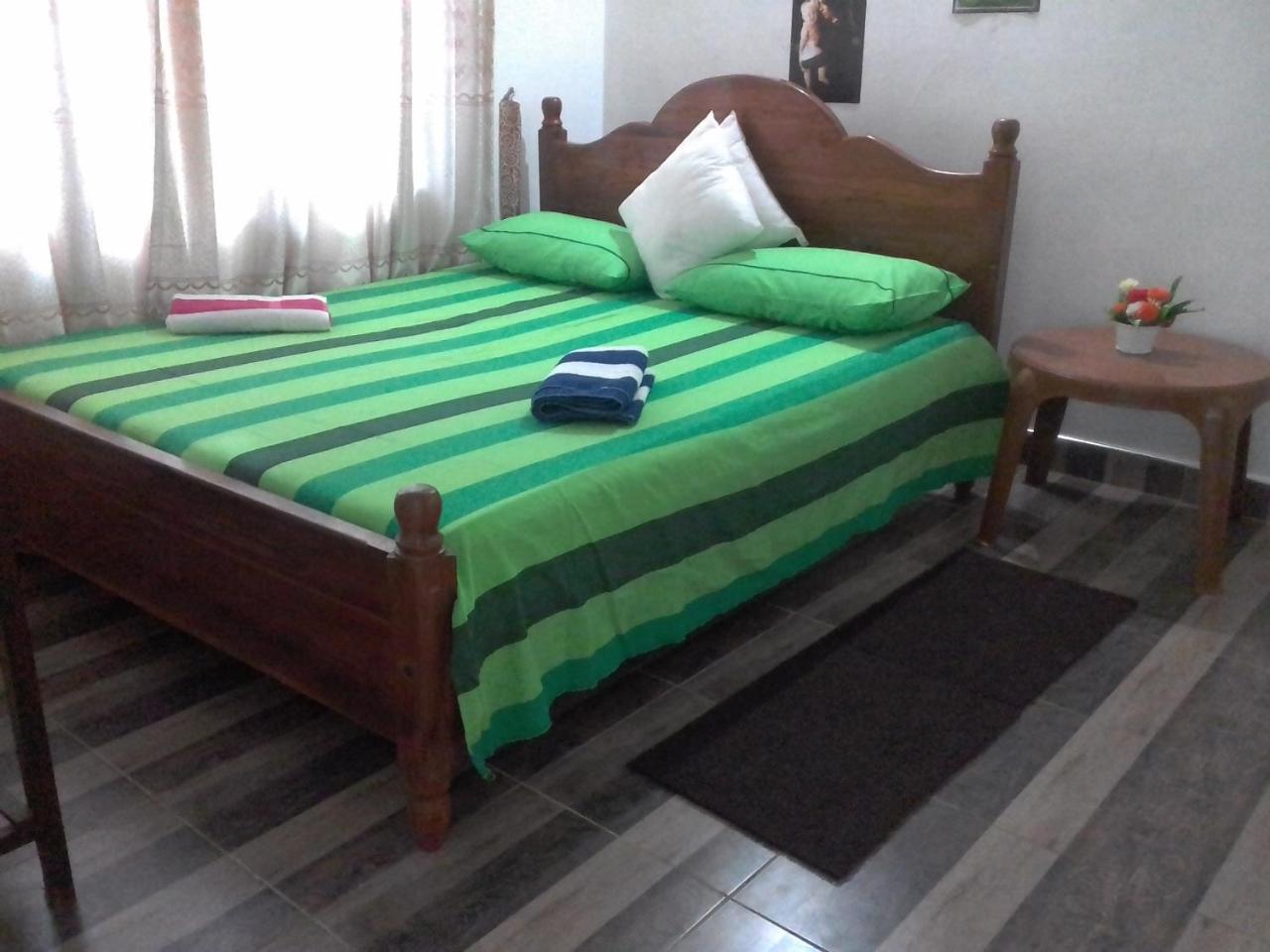 The Lake Breeze Home stay Habarana Buitenkant foto
