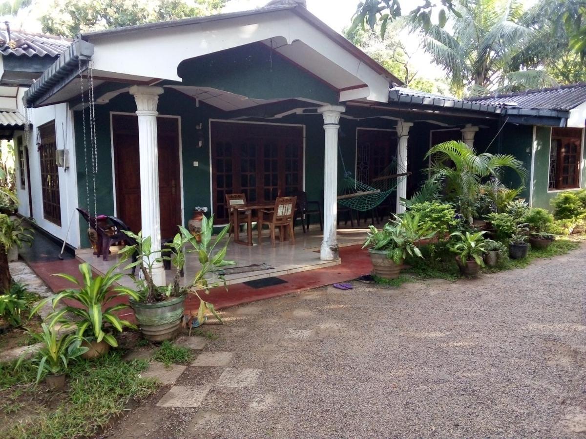 The Lake Breeze Home stay Habarana Buitenkant foto